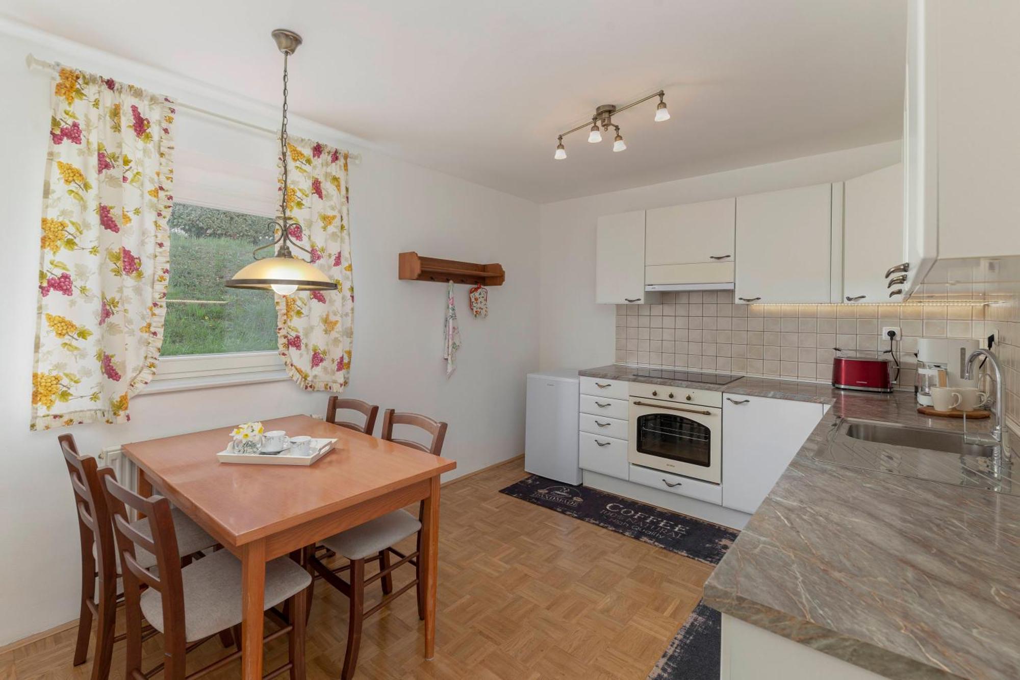 Cozy Garden Flat Apartment ลูบลิยานา ภายนอก รูปภาพ